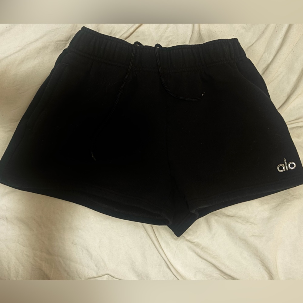 alo accolade sweat shorts